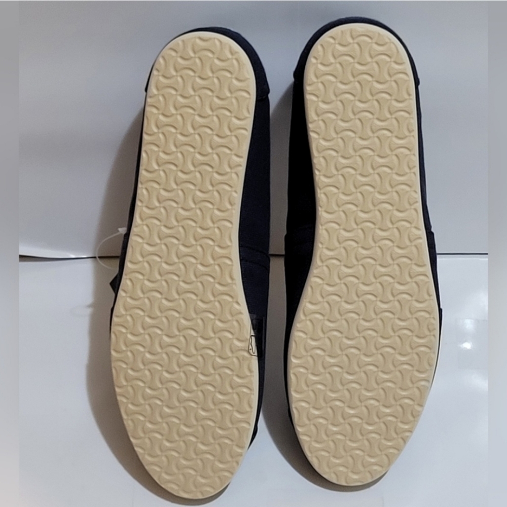 TOMS NWT in Box Navy canvas slip ons - Picture 6 of 13